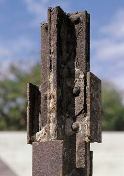  Restos de un pilar metálico hallado en el subsuelo del pabellón alemán para la Exposición Universal de Barcelona. Mies van de Rohe, 1929.